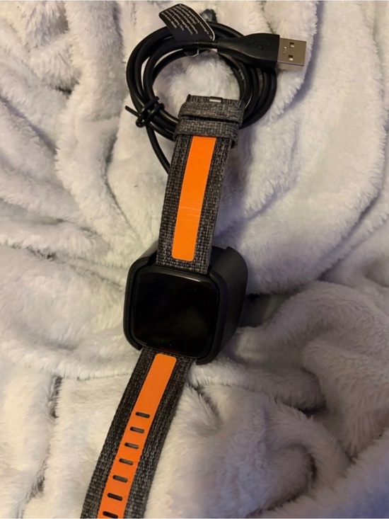 fitbit Other - Fitbit versa first gen with charger